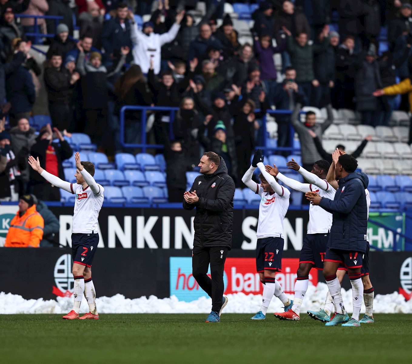 Evatt players applause.jpg